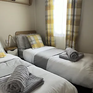 Modern, Spacious 2 Bedroom Caravan - Thorpe Park Haven, Apartment Cleethorpes